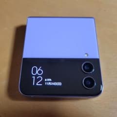 Galaxy Z Flip4 ボラパープル 128 GB docomoのサムネイル