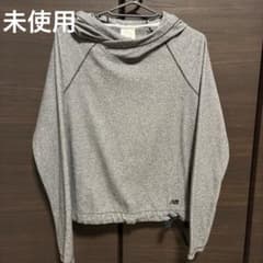 New Balance グレー フード付きパーカーのサムネイル