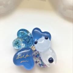 再販△】レジン ヘアゴム 花モチーフと猫ちゃん ネイビーブルー◡̈