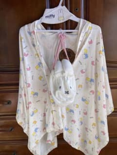 タグ付き新品　授乳ケープ　ミッフィー　巾着付きのサムネイル