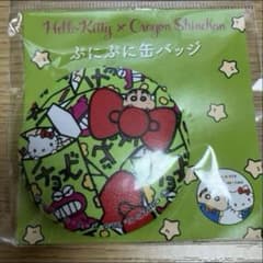 激レア！新品クレヨンしんちゃんハローキティコラボぷにぷに缶バッジ チョコビ柄