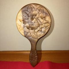 ⑦ 木彫り　手鏡　椿のサムネイル