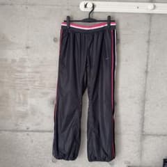 Nike ブラックパンツ ストライプ付きシャカシャカ素材のサムネイル