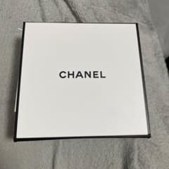CHANEL ホワイト ギフトボックス 正方形のサムネイル