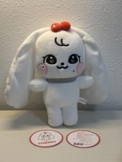 IVE minive ぬいぐるみ ポップアップ 20cm ウォニョン チェリー IVE MINIVE POP UPヘアアクセサリー チェリー ウォニョン - メルカリ
