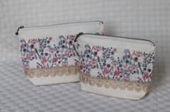 ハンドメイド　花柄刺繍ポーチ　18センチのサムネイル