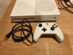 xbox one s 1TB ソフト二本付きのサムネイル