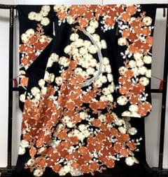 【惣次郎】特価！正絹ビンテージ振袖〜黒地に梅柄〜 惣次郎】特価！正絹ビンテージ振袖〜黒地に梅柄〜 - メルカリ