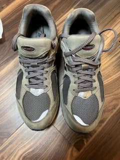 New Balance 2002R グレー スニーカーのサムネイル