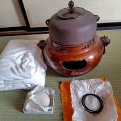 未使用 茶道具 風炉師:麻生雄芳 八百年の伝統釜師菊池政光 菊地 唐銅鬼面風炉 茶道具 風炉 茶釜 唐銅鬼面風炉 麻生雄芳・菊地政光造 共箱 - メルカリ