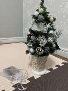 クリスマスツリーの置物のサムネイル
