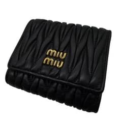 極美品■ミュウミュウ マテラッセ 三つ折り財布 ブラック ロゴ金具 5MH033 極美品□ミュウミュウ マテラッセ 三つ折り財布 ブラック ロゴ金具