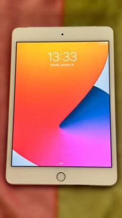 iPad mini4ゴールド 32GB Wi-Fi + Cellular モデルのサムネイル