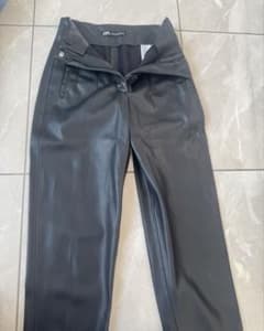 ZARA 合成皮革 ブラックパンツ EUR 24ザラのサムネイル