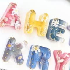 キラキラアルファベット チャームのサムネイル