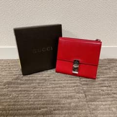 新品未使用　GUCCI グッチ　二つ折り財布　赤のサムネイル