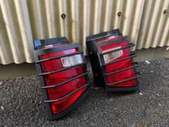 新型デリカd5 テールランプガード 左右セット - メルカリ