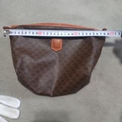 CELINE ブラウン ドットパターン クラッチバッグ - メルカリ