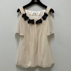 美品✨ ドレスデコ シフォン ブラウス ベージュ ビジュー 半袖 フレアのサムネイル