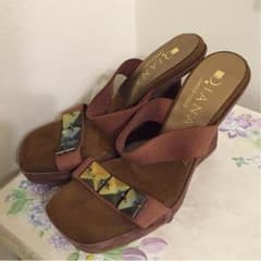 新品  ダイアナ  スエードサンダルMのサムネイル