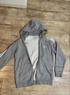 adidasパーカーのサムネイル
