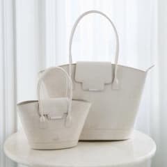 Riu 2way croco hand bag white - メルカリ