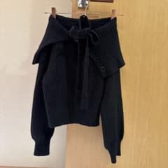 ハ*や様 ブラック リボン付きオフショルダー ニットのサムネイル
