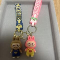 ラブブシリコンキーホルダー2点セット - メルカリ