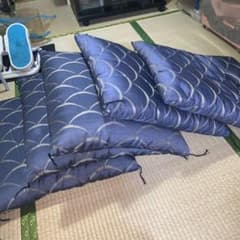 布団屋さんでオーダーメイドした本格的な座布団　５枚セットのサムネイル