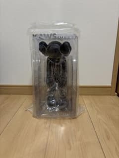 新品未開封】KAWS SMALL LIE BLACK スモールライ ブラック - メルカリ