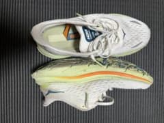 HOKA ランニングシューズ26cmのサムネイル