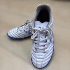 ミズノ サッカートレーニングシューズ ホワイト/ブルー　24㎝のサムネイル