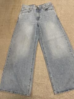 Levi Strauss & Co. ワイドレッグデニムレディース商品説明見てーのサムネイル