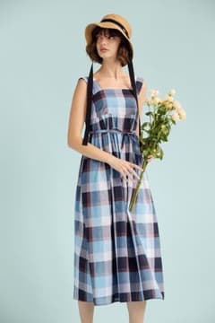 【新品】ブルーレーベル　ドレスのサムネイル