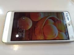 AQUOS　SHL23 auのサムネイル