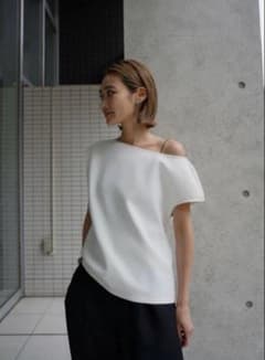 ELLIE エリー オフショルダートップス☆新品未使用 - メルカリ