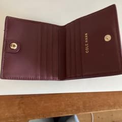 COLE HAAN バーガンディ 二つ折り財布のサムネイル