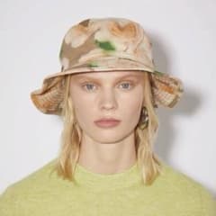 Acne Studios 로즈 프린트 버킷 모자 0474