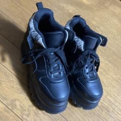 厚底スニーカー　レディース　黒　紐　Mサイズのサムネイル