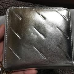 折りたたみ　財布のサムネイル