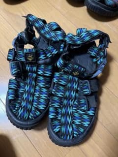 shaka 青と黒のジグザグ模様 サンダルのサムネイル