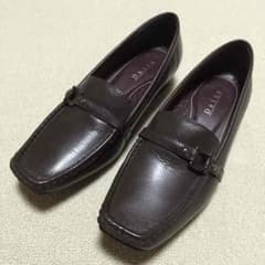パンプス ダークブラウン 22.0 EEEのサムネイル