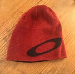 OAKLEY オークリー ビーニー ニット帽 Oakley 赤 - メルカリ