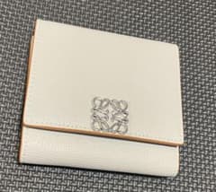 LOEWE 三つ折り財布 ウォレット ホワイト - メルカリ