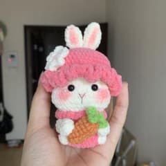 ハンドメイド あみぐるみ キーホルダーうさぎの妖精 人参持ちのサムネイル