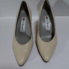 GINZA Kanematsu パンプス ベージュのサムネイル
