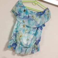 オフショルダーのサムネイル