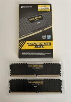 CORSAIR CMK32GX4M2A2666C16のサムネイル