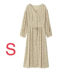 GU フラワープリントワンピース Vネックのサムネイル