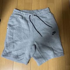 NIKE テックフリース ショートパンツ グレーのサムネイル
